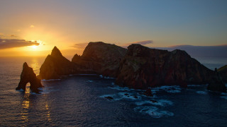 Sunset ocean rock formation water - a sunset over the ocean free wallpaper for desktop