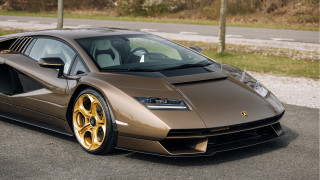 Brown sports car roadside rococo - a road sign free wallpaper