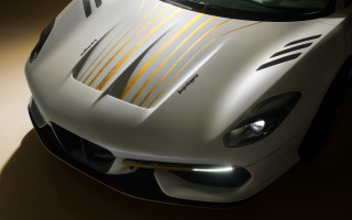 White sports car yellow stripe - hood hood free wallpaper