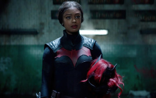 Woman black red costume doll - costume holding free wallpaper