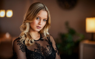 Black dress serious portrait blonde - her face and shoulder free wallpaper