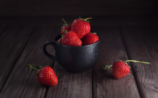 Black cup strawberries wooden table 2 - strawberry free wallpaper