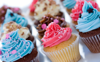 Cupcakes frosting sprinkles food photography - a close up of a plate free wallpaper