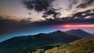 Sunset mountain range clouds city - a sunset over a mountain range free wallpaper