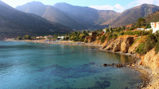 Beach mountains shore houses water - house free wallpaper