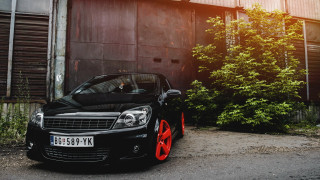 Black car red rim 3d - a red rim free wallpaper