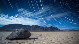 Desert rock startrail mountains spaceart - winning free wallpaper for desktop