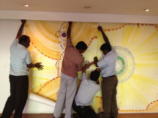 Men painting wall hands air - interactive free wallpaper