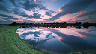 Lake grassy bank cloudy sky - cloud above free wallpaper