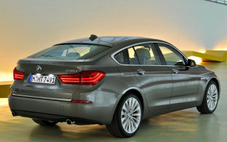 Silver car garage yellow light - a garage next free wallpaper