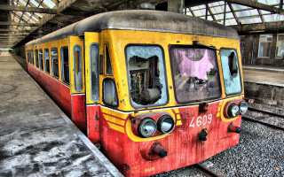 Train graffiti brokenwindow neoexpressionism digital - the track free wallpaper