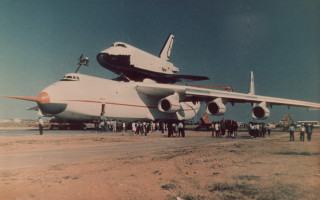 Jetliner dirtfield crowd retrofuturism matteprofile - side profile free wallpaper