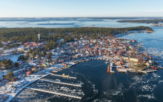 Small town lake snow bridge - covered free wallpaper