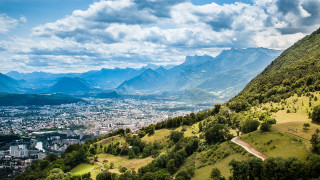 Scenic city mountains valley road - scenic free wallpaper for desktop