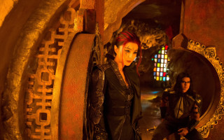 Woman doorway mirror cave fire 2 - neo free wallpaper