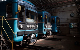 Trains station clock vehicle scifi - a station free wallpaper