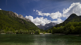 River mountains trees cloudy sky - mountain and trees under a cloudy sky free wallpaper