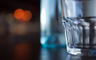 Water glass bokeh shallowdepth tiltshift - a glass of water free wallpaper