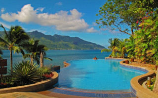 Large pool ocean mountains palm - a large swimming pool free wallpaper