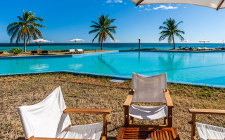 Pool side chairs umbrella beach - a swimming pool free wallpaper
