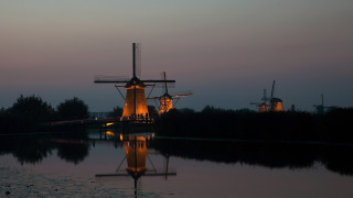 Windmill night reflection water edge - a windmill free wallpaper