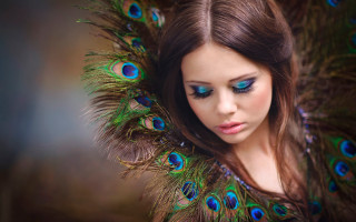 Blue eyes peacock feather fashion - her shoulder free wallpaper for desktop