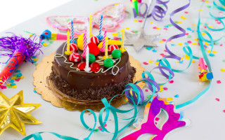 Birthday cake streamers confetti christmas - a birthday cake free wallpaper