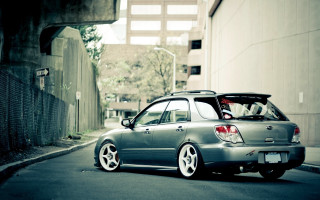 Car building fence road truck - a door open free wallpaper