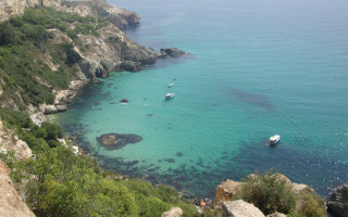 Boats rocky cliff vegetation panorama - cagnaccio di san pietro free wallpaper
