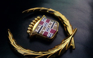 Gold brooch red blue center - center piece free wallpaper