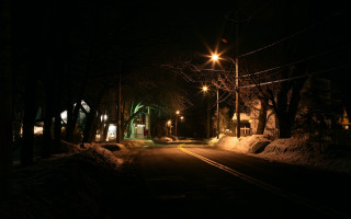 Night snow urban lamp post - a street light free wallpaper