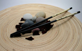 Wooden sticks plate rocks leaves - a wooden plate free wallpaper