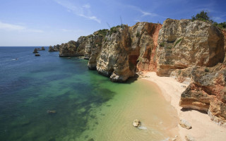 Beach cliff bluewater sunny boat - a cliff face free wallpaper