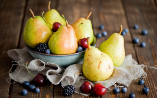 Bowl fruit berries pears table - a cloth free wallpaper for desktop