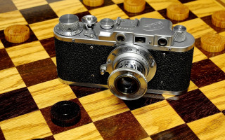 Camera checkered tabletop wood black - alfred eisenstaedt free wallpaper