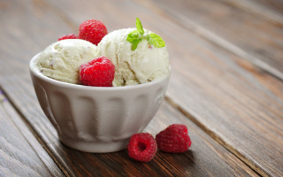 Ice cream raspberries mint wooden - raspberry free wallpaper