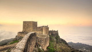 Castle mountain cloudy sky dusk - almada negreiro free wallpaper