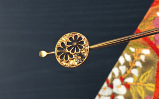 Gold flower design mingei macro - a flower design free wallpaper