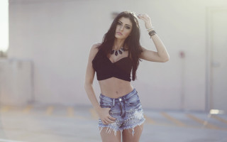 Aramenta diathne vail fashion blurry - a black top and shorts free wallpaper