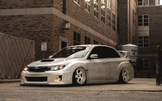 White car street building sign - a tall building free wallpaper