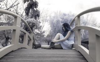 Woman bridge sitting blackandwhite nature - adobe lightroom free wallpaper