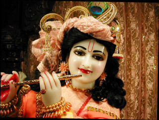 Statue woman flute peacock head - a flute free wallpaper