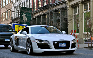 White car black truck cityscape - clean free wallpaper for desktop