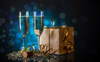 Champagne flutes gift bag christmas - free holidays wallpaper