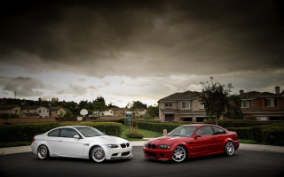 Two cars parked cloudy sky - house free wallpaper
