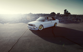 White car rockwall mountain 3D - a white car free wallpaper