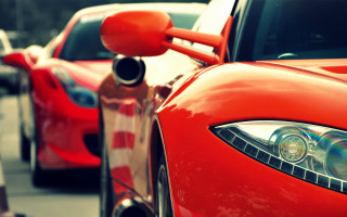Red sports car headlight bokeh - f 8 aperture free wallpaper