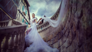 Woman white dress stone staircase - a white veil free wallpaper