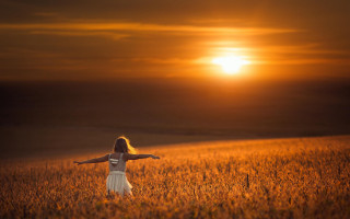 Woman field sunset outstretched arms - figuration libre free wallpaper