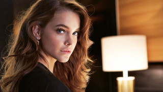 Serious woman long hair lamp - barbara greg free wallpaper for desktop